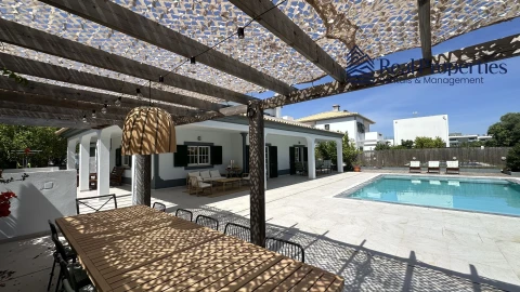 Moradia T5 para Venda em Almancil