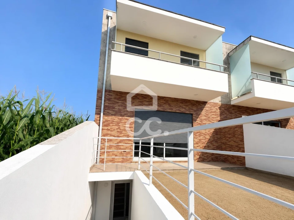 Moradia T3 para Venda em Fragoso Foto 35