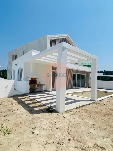 Moradia T4 para Venda em Santa Maria, São Pedro e Sobral da Lagoa