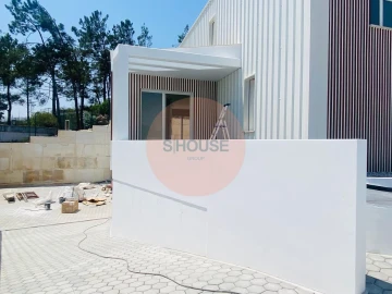 Moradia T4 para Venda em Santa Maria, São Pedro e Sobral da Lagoa