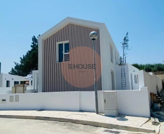 Moradia T4 para Venda em Santa Maria, São Pedro e Sobral da Lagoa