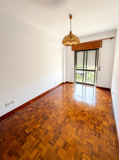 Apartamento T2 para Arrendamento em Loures