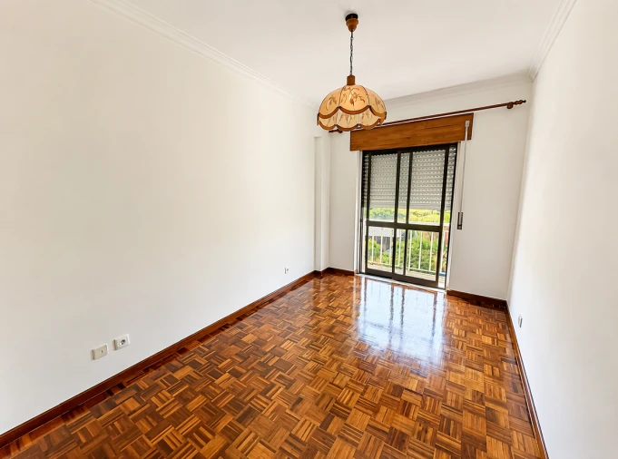 Apartamento T2 para Arrendamento em Loures Foto 6