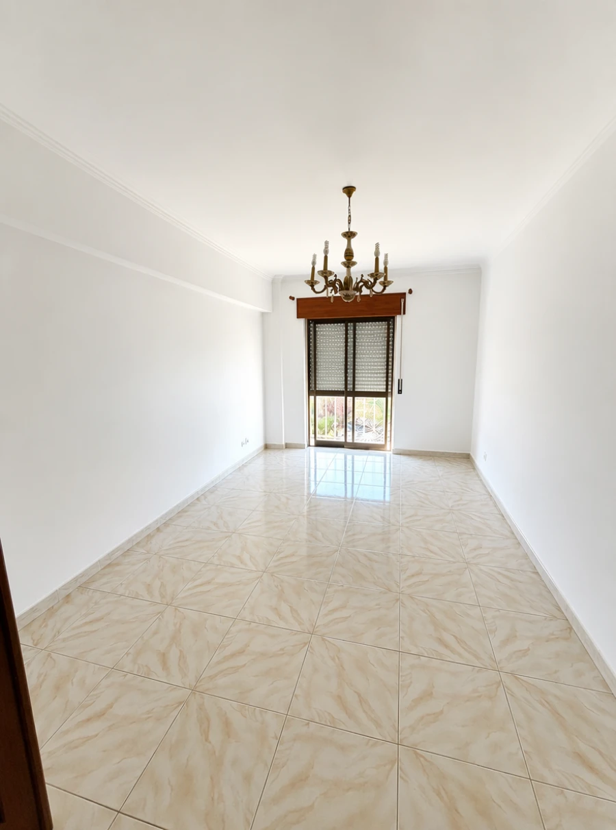 Apartamento T2 para Arrendamento em Loures Foto 3