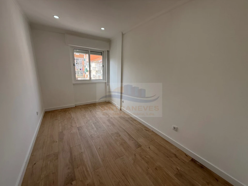 Apartamento T3 para Venda em Odivelas Foto 3