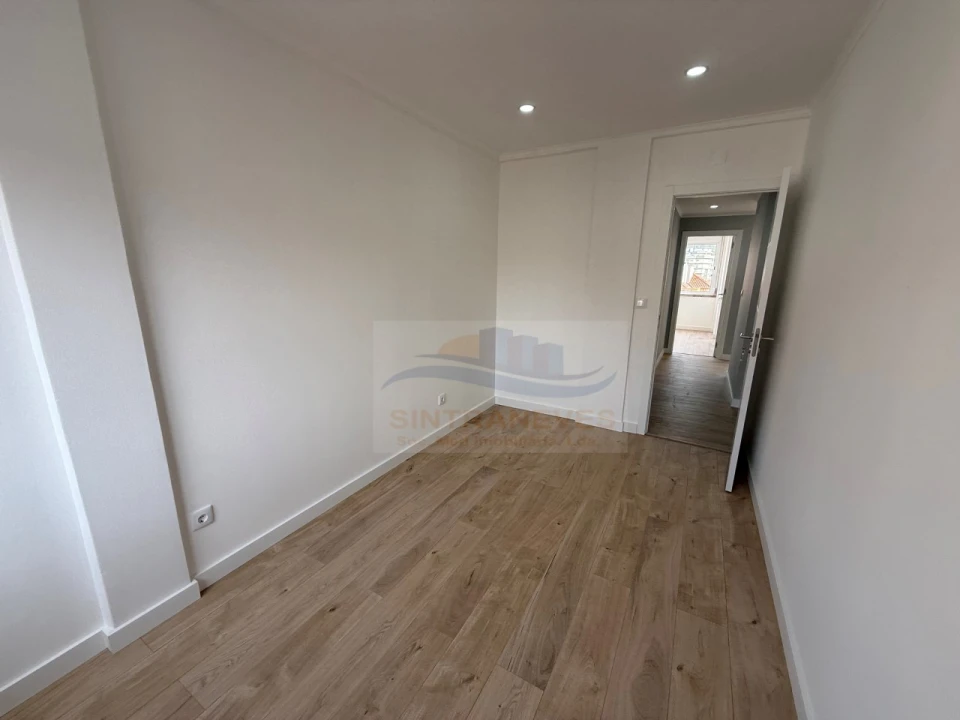 Apartamento T3 para Venda em Odivelas Foto 2