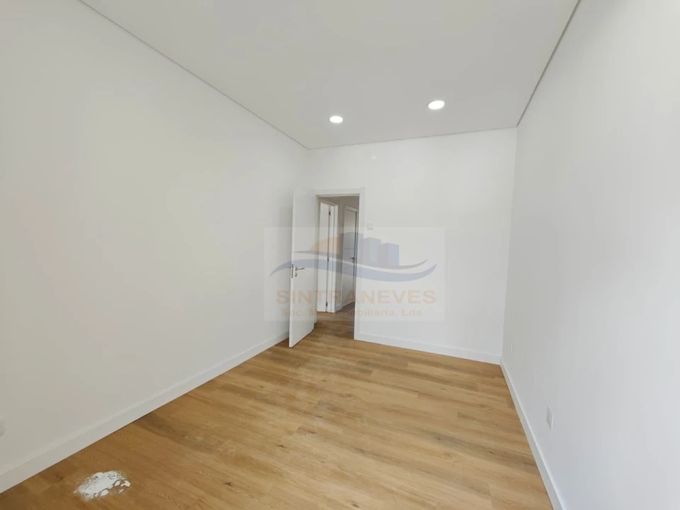 Apartamento T1 para Venda em Águas Livres Foto 1