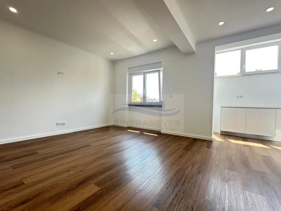 Apartamento T2 para Venda em Venteira Foto 3