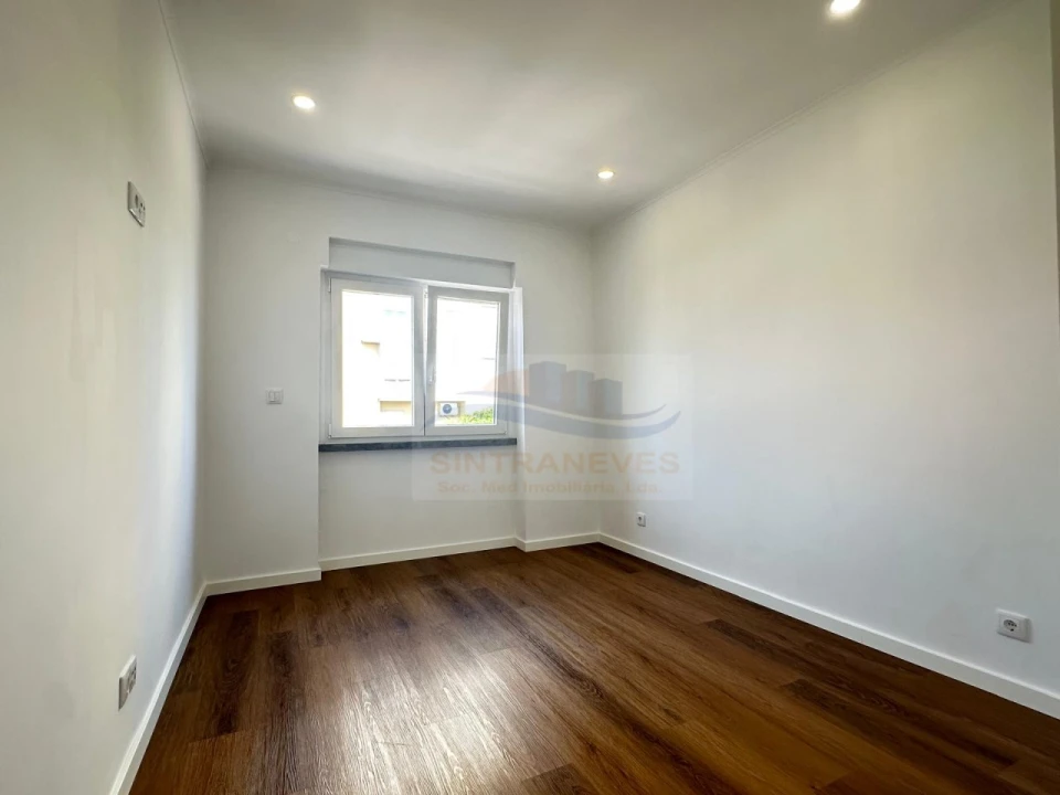 Apartamento T2 para Venda em Venteira Foto 26
