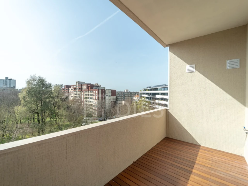 Apartamento T3 para Venda em Lordelo do Ouro e Massarelos Foto 1