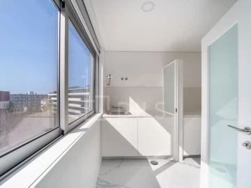 Apartamento T3 para Venda em Lordelo do Ouro e Massarelos