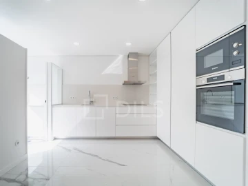 Apartamento T3 para Venda em Lordelo do Ouro e Massarelos