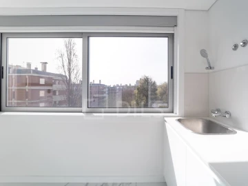 Apartamento T3 para Venda em Lordelo do Ouro e Massarelos
