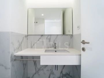 Apartamento T3 para Venda em Lordelo do Ouro e Massarelos