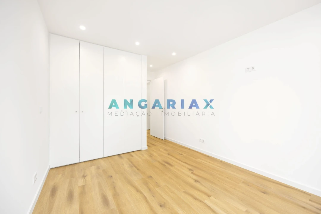Apartamento T2 para Venda em Nazare Foto 17