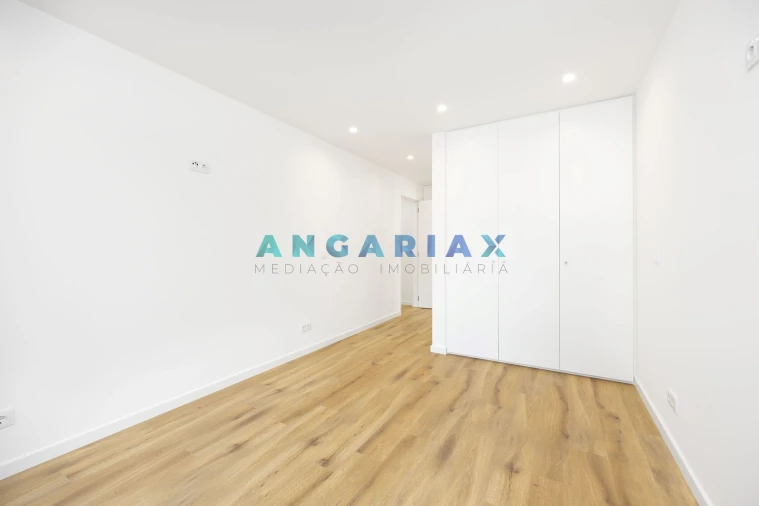 Apartamento T2 para Venda em Nazare Foto 13