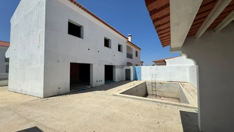 Moradia T5 para Venda em Castro Verde e Casével