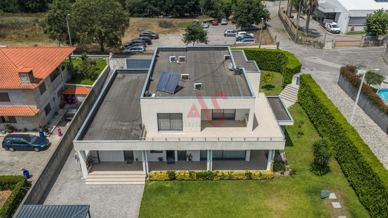 Moradia T4 para Venda em Monte Córdova Foto 3
