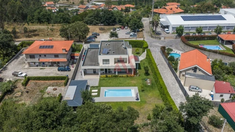 Moradia T4 para Venda em Monte Córdova