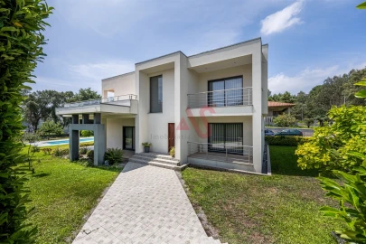 Moradia T4 para Venda em Monte Córdova