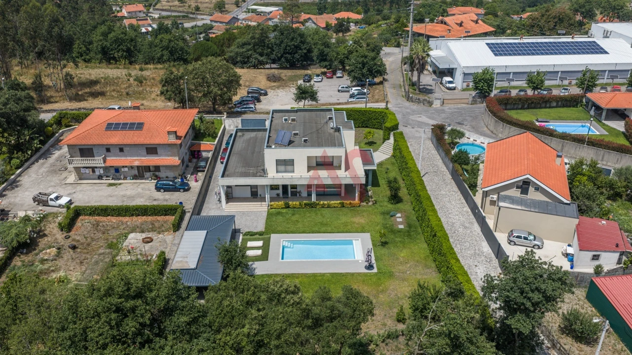 Moradia T4 para Venda em Monte Córdova Foto 2