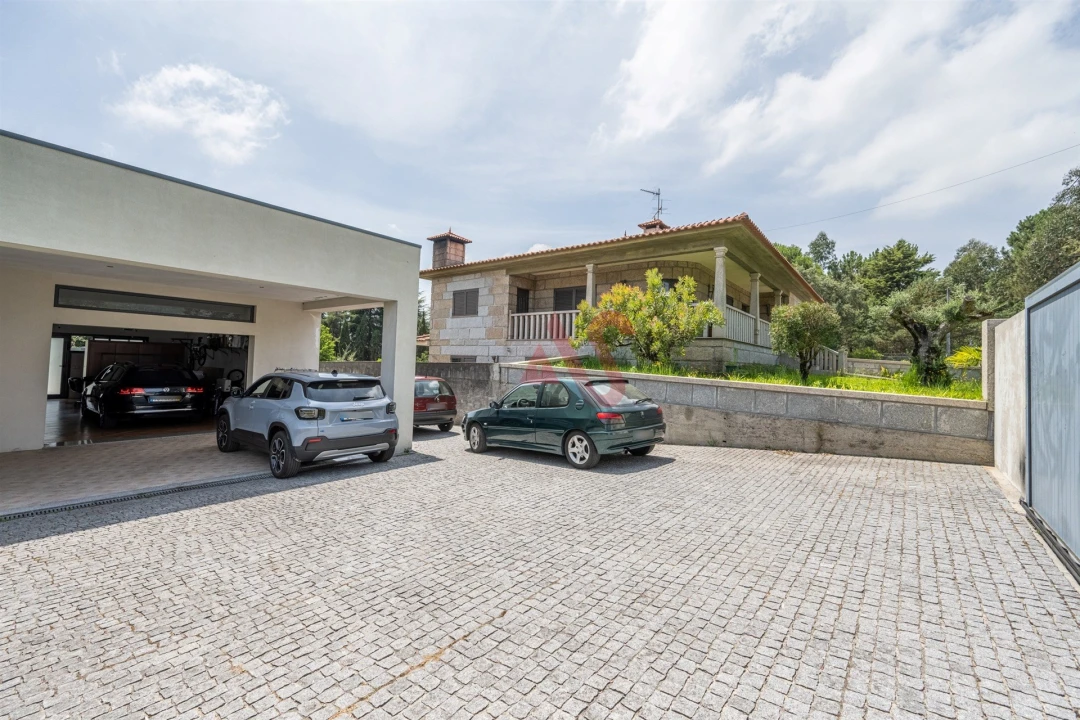 Moradia T4 para Venda em Monte Córdova Foto 32