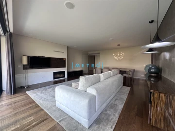 Apartamento T3 para Arrendamento em Lordelo do Ouro e Massarelos