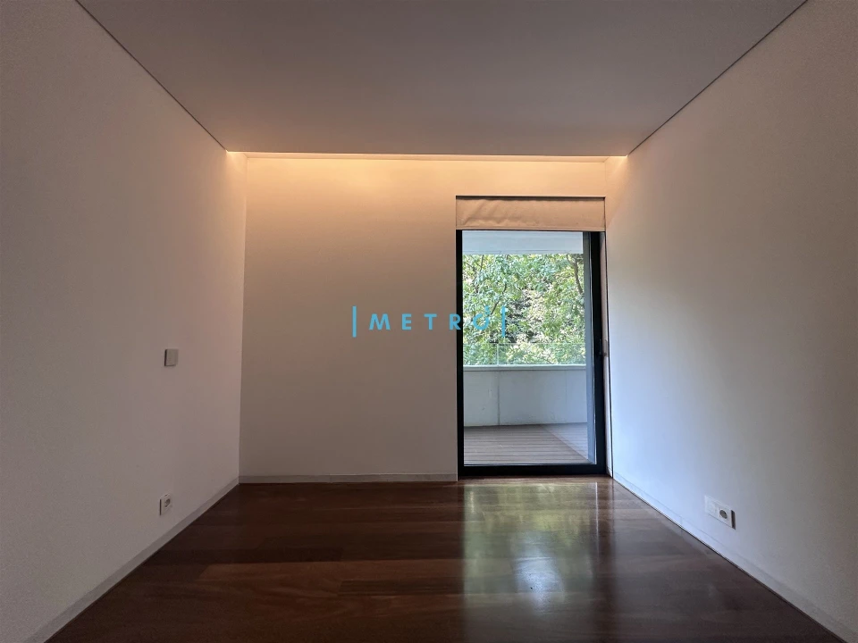 Apartamento T3 para Arrendamento em Lordelo do Ouro e Massarelos Foto 11