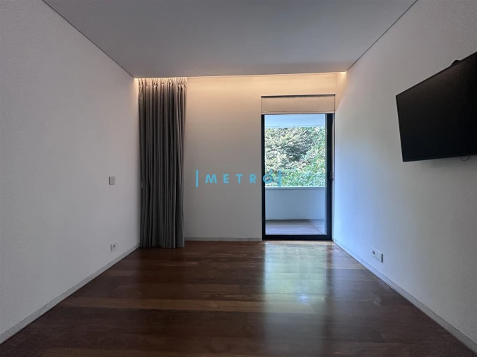 Apartamento T3 para Arrendamento em Lordelo do Ouro e Massarelos Foto 14