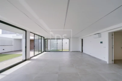 Moradia T4 para Venda em Santa Iria de Azoia, São João da Talha e Bobadela