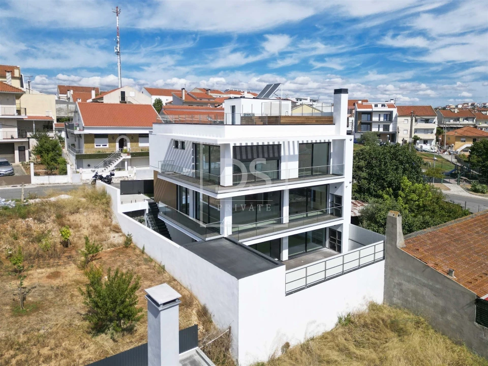 Moradia T4 para Venda em Santa Iria de Azoia, São João da Talha e Bobadela Foto 2