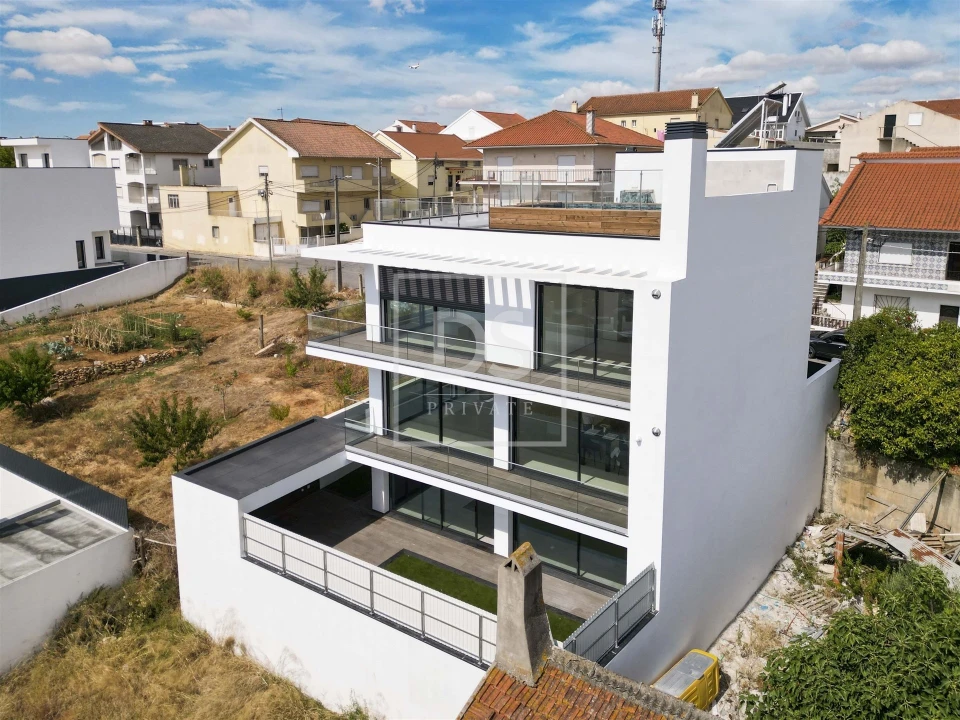 Moradia T4 para Venda em Santa Iria de Azoia, São João da Talha e Bobadela Foto 35