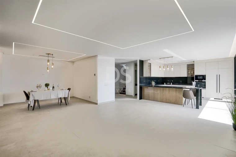 Moradia T4 para Venda em Santa Iria de Azoia, São João da Talha e Bobadela Foto 47