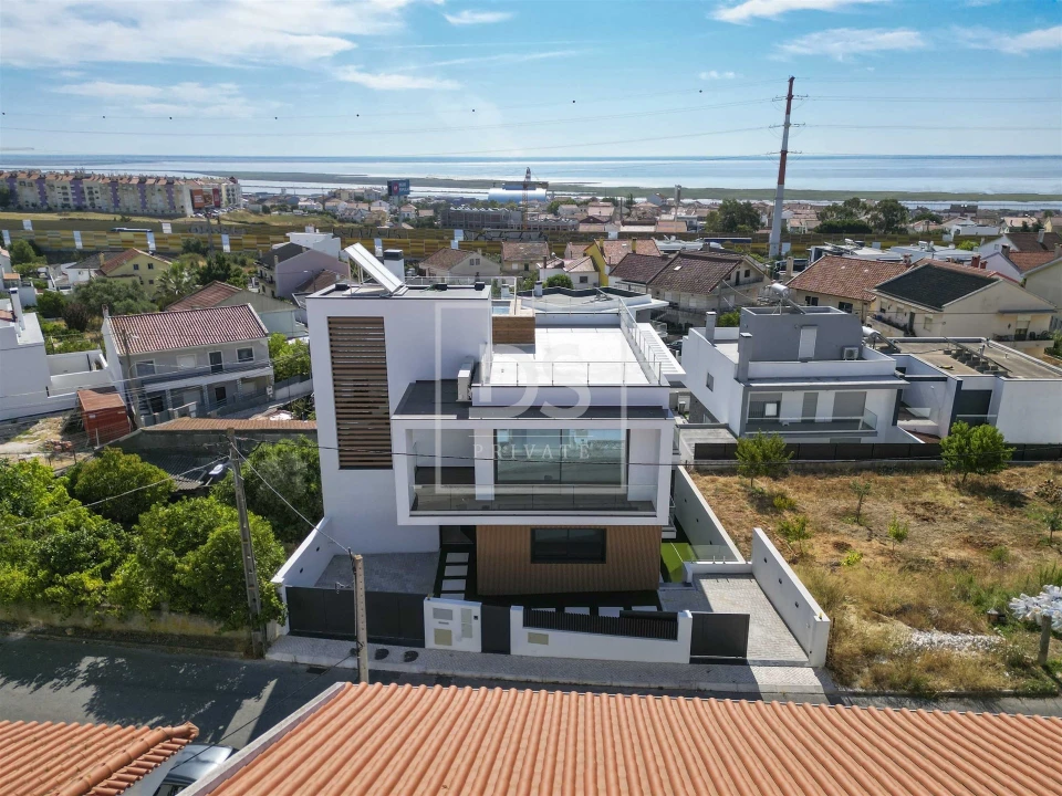 Moradia T4 para Venda em Santa Iria de Azoia, São João da Talha e Bobadela Foto 56