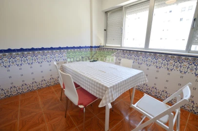 Apartamento T5 para Arrendamento em Marvila