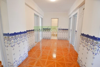 Apartamento T5 para Arrendamento em Marvila