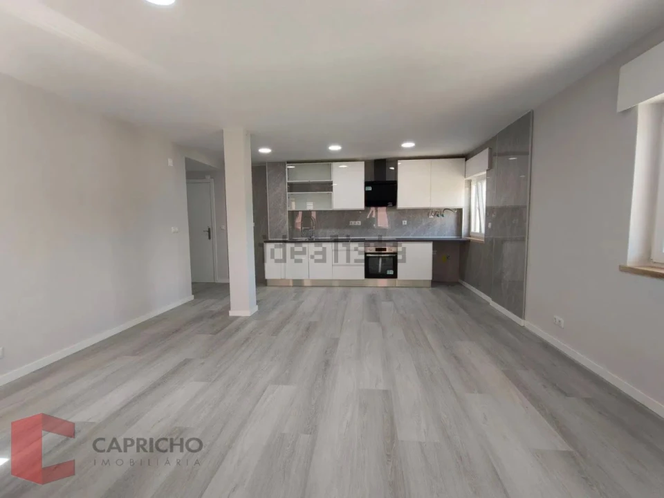 Apartamento T2 para Venda em Corroios Foto 2