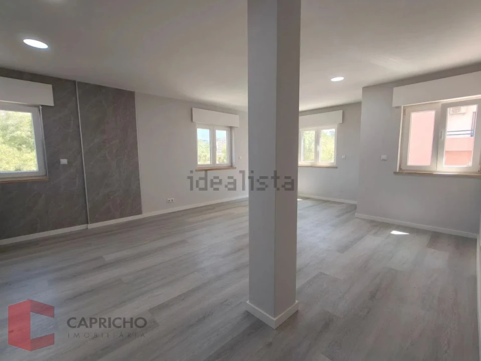 Apartamento T2 para Venda em Corroios Foto 6