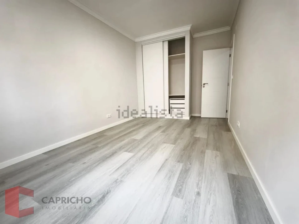 Apartamento T2 para Venda em Corroios Foto 9