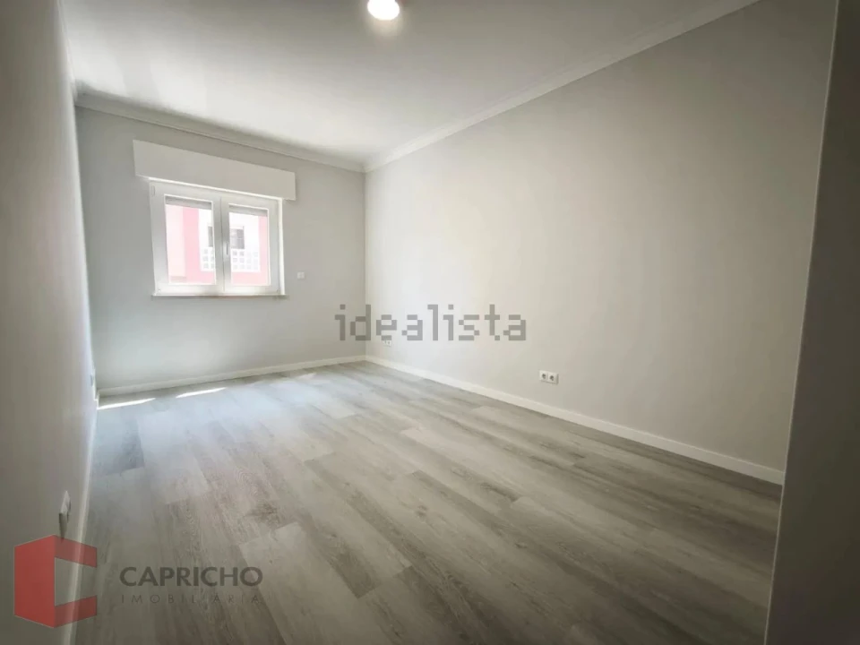Apartamento T2 para Venda em Corroios Foto 10