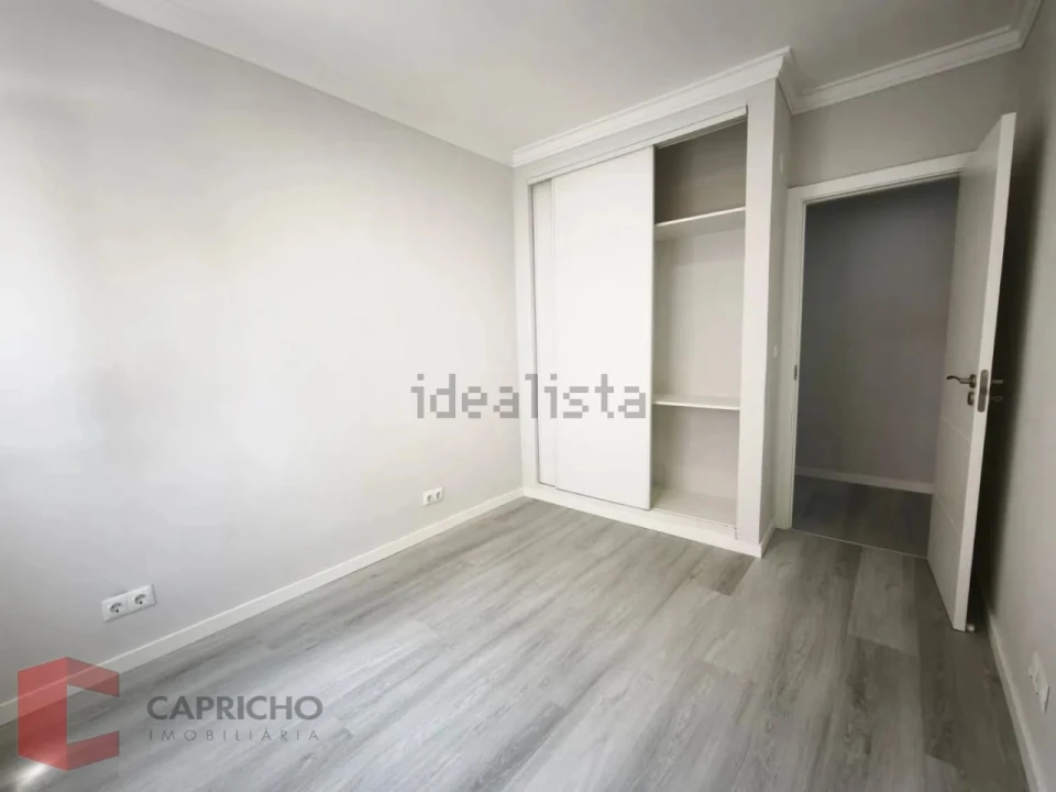 Apartamento T2 para Venda em Corroios Foto 11
