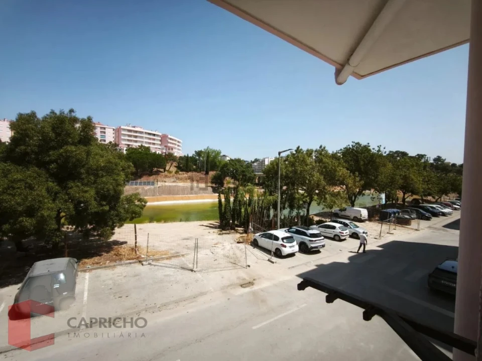 Apartamento T2 para Venda em Corroios Foto 16