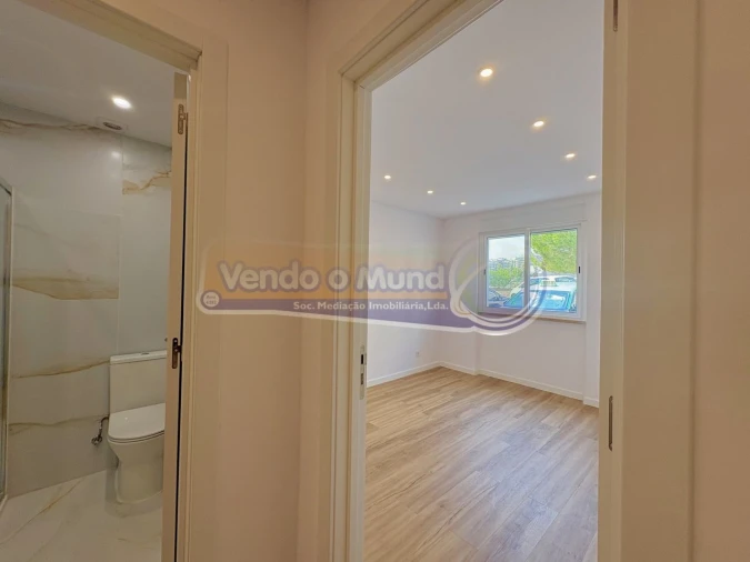 Apartamento T2 para Venda em Odivelas Foto 2