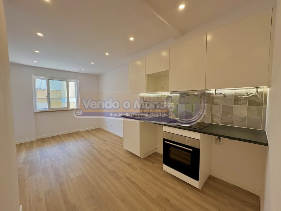 Apartamento T2 para Venda em Odivelas Foto 3