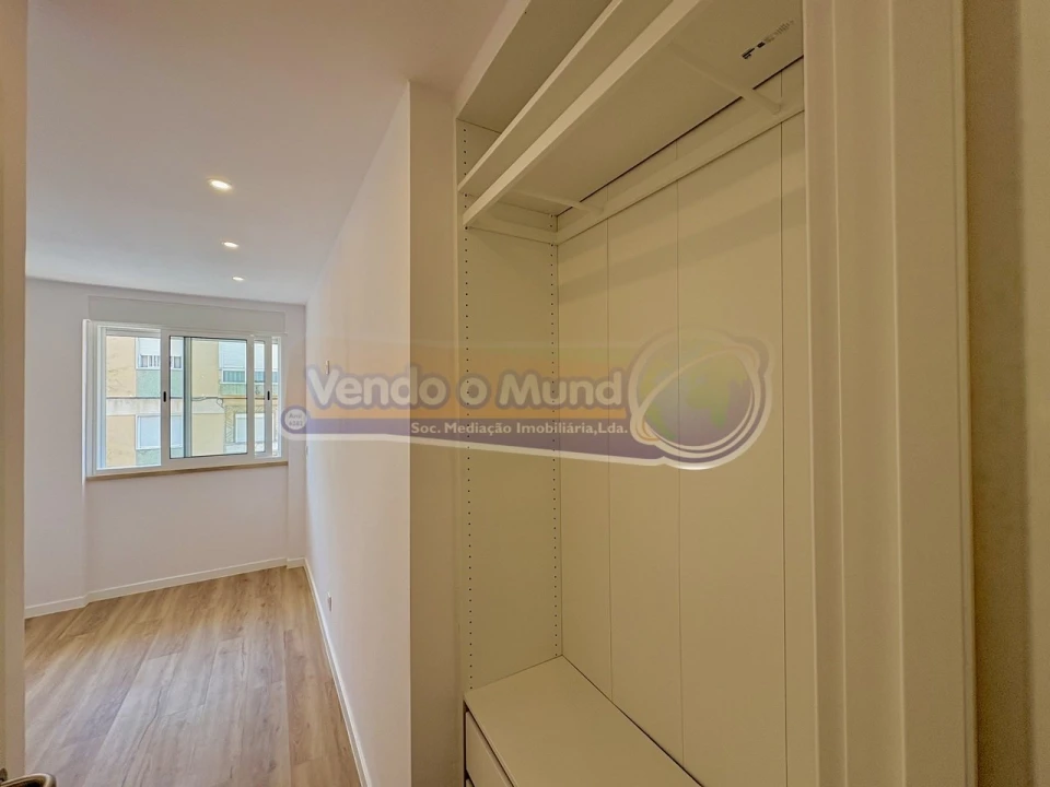 Apartamento T2 para Venda em Odivelas Foto 8