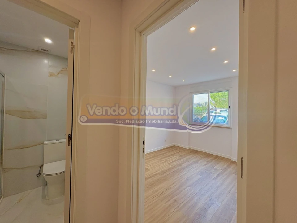 Apartamento T2 para Venda em Odivelas Foto 2