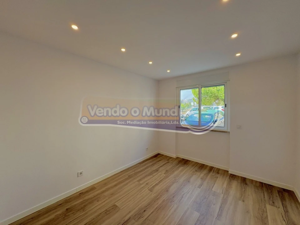 Apartamento T2 para Venda em Odivelas Foto 13