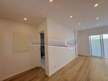 Apartamento T1 para Venda em Sacavém e Prior Velho