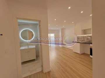 Apartamento T1 para Venda em Sacavém e Prior Velho