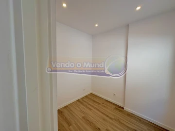Apartamento T1 para Venda em Sacavém e Prior Velho